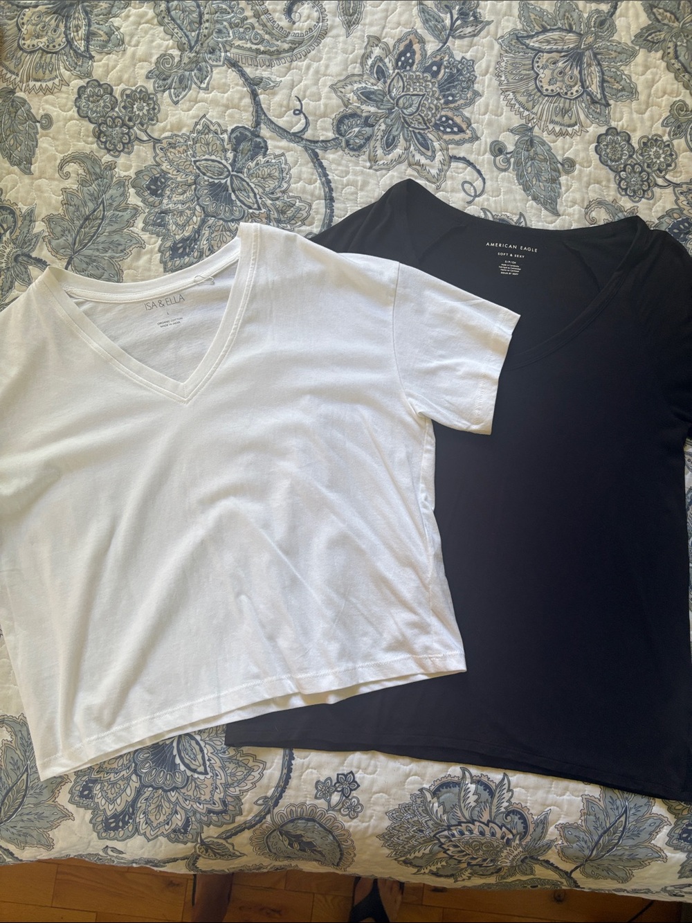 American Eagle Outfitters White & Black V-Neck Tee Set - fit medium